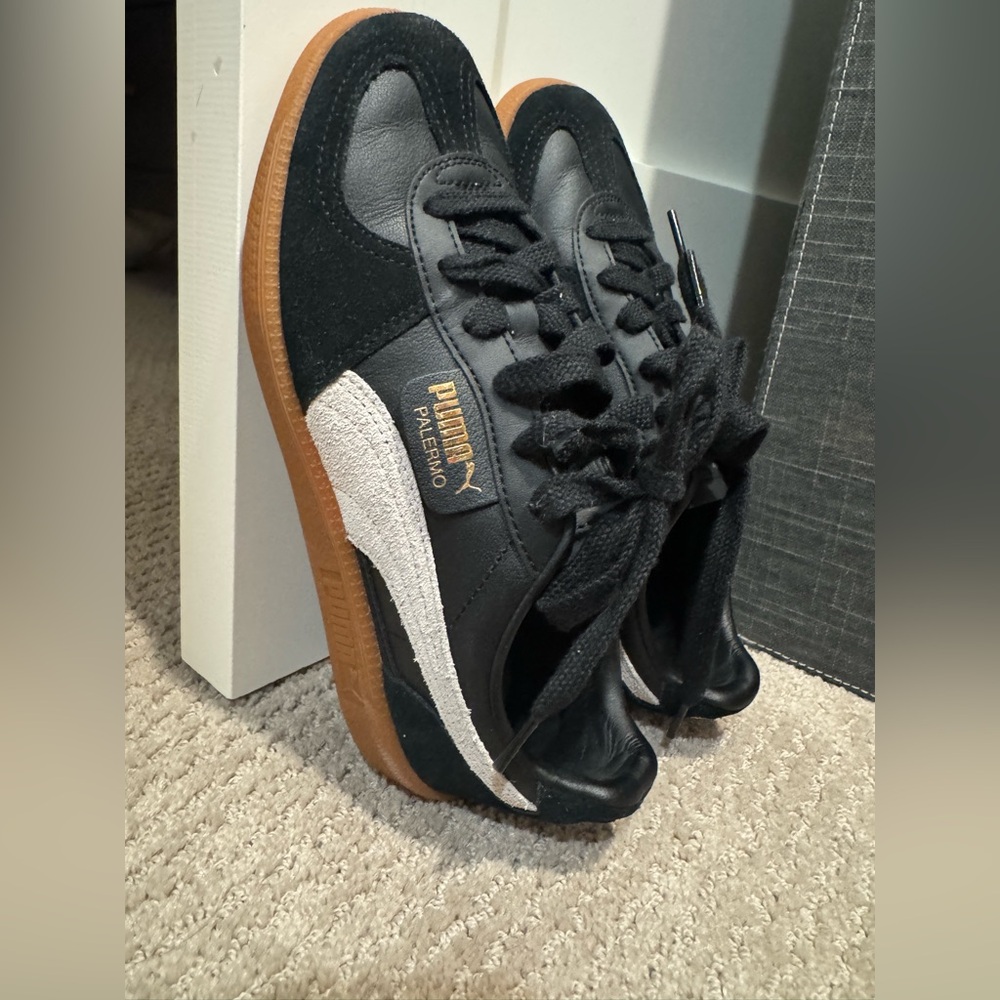 Like NEW Puma Palermo sneakers
